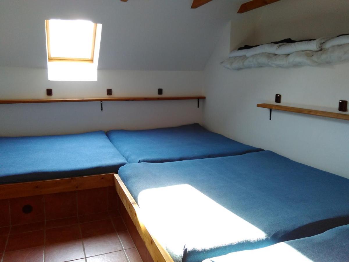 Apartman Na Farme U Koni Milesov Exterior photo